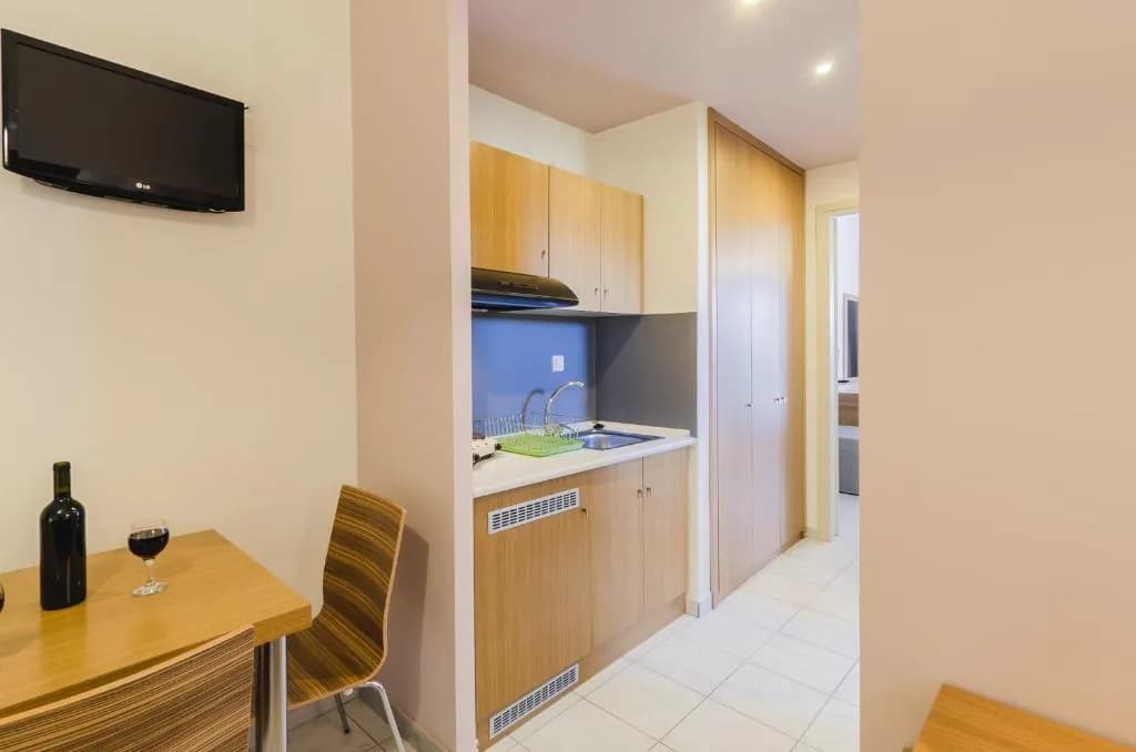 Kitchenette with hob and kettle
